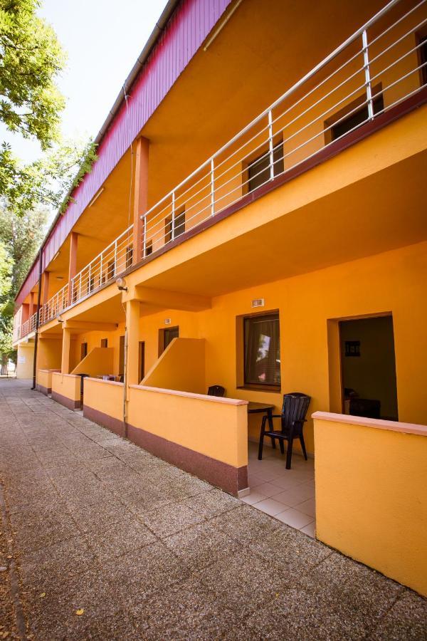 Apartmany Hawaii Patince Exterior foto
